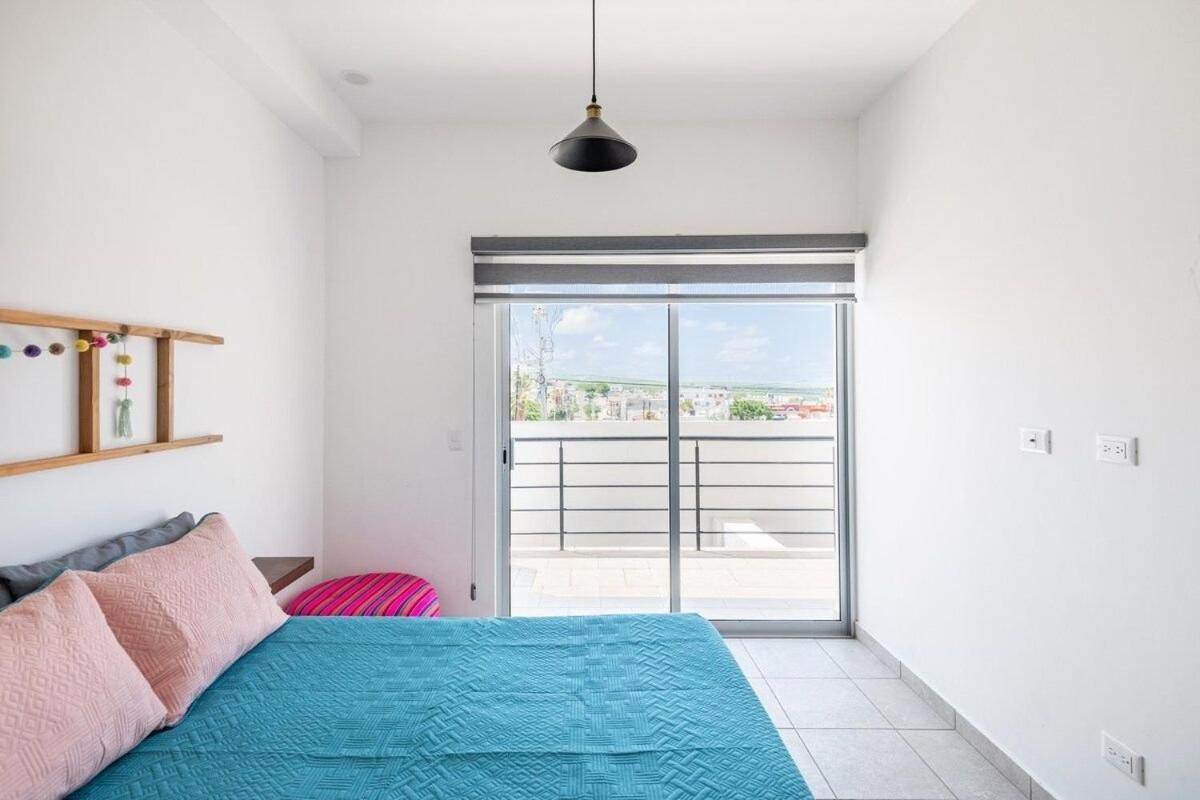 Primer Piso , 3 Recamaras+2.5 Banos +alberca Apartamento