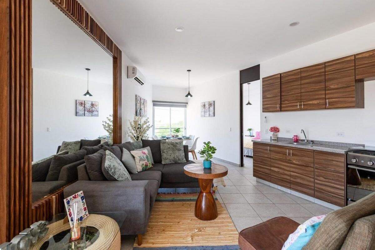 Apartamento Primer Piso , 3 Recamaras+2.5 Banos +alberca