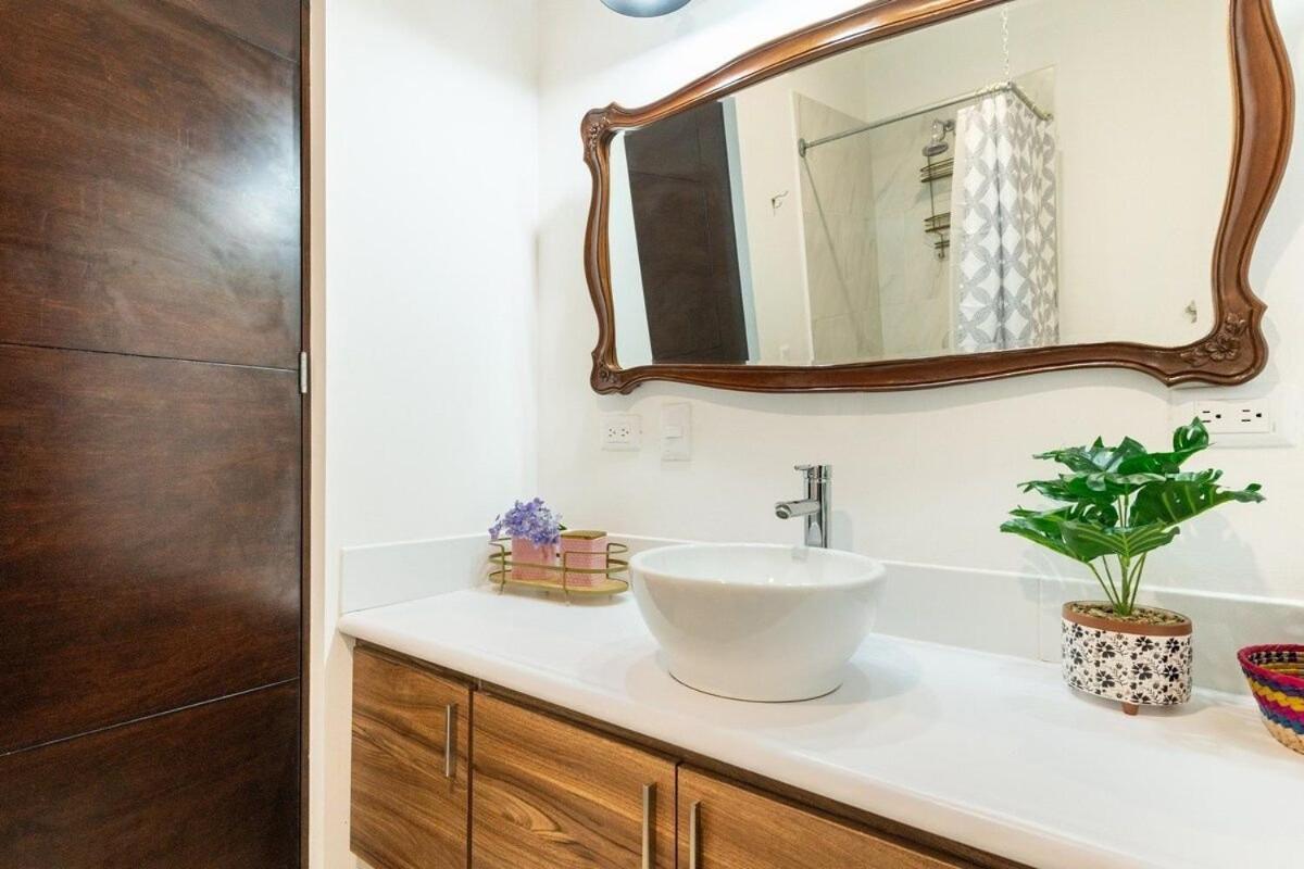 Apartamento Primer Piso , 3 Recamaras+2.5 Banos +alberca *