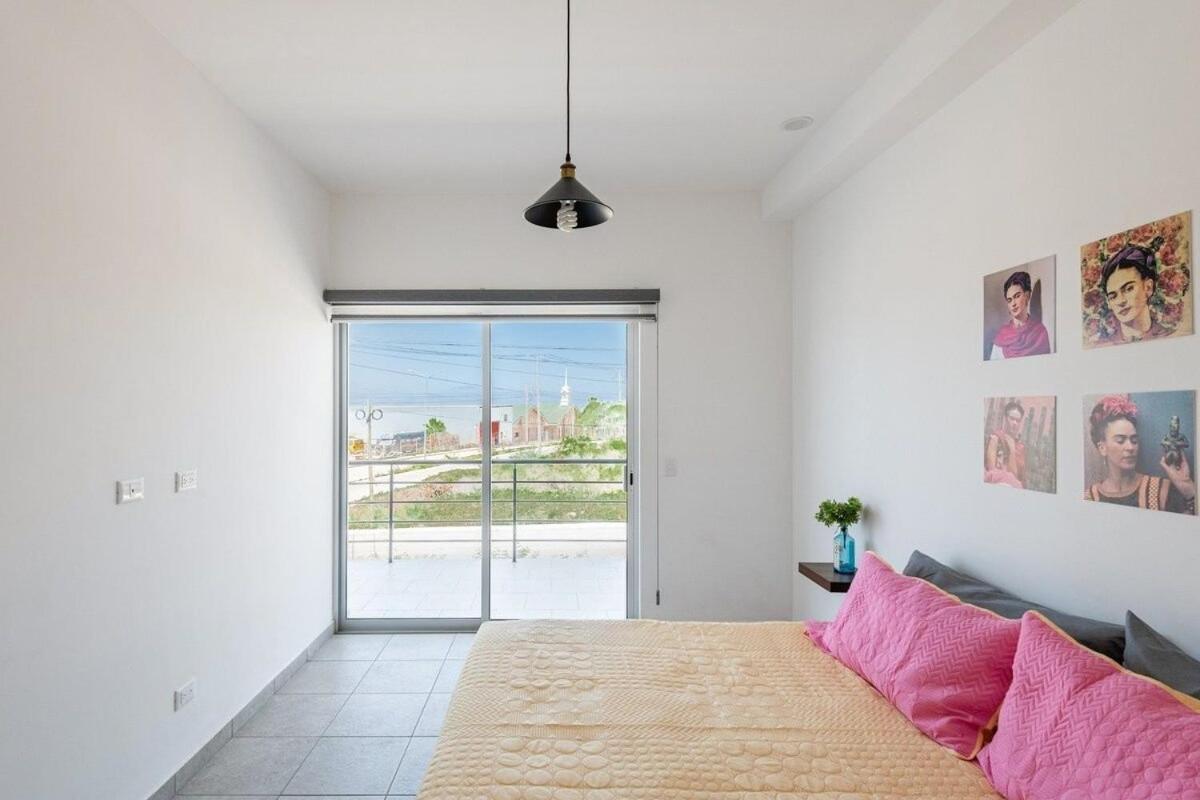 Primer Piso , 3 Recamaras+2.5 Banos +alberca Apartamento *