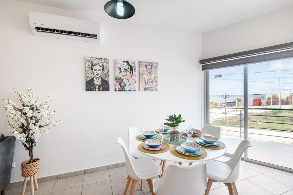 Apartamento Primer Piso , 3 Recamaras+2.5 Banos +alberca *