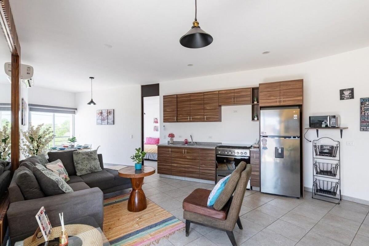 Apartamento Primer Piso , 3 Recamaras+2.5 Banos +alberca *