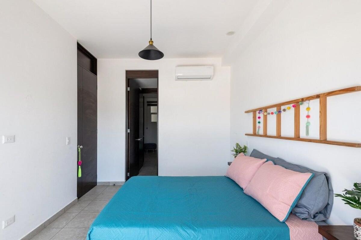 Primer Piso , 3 Recamaras+2.5 Banos +alberca Apartamento *