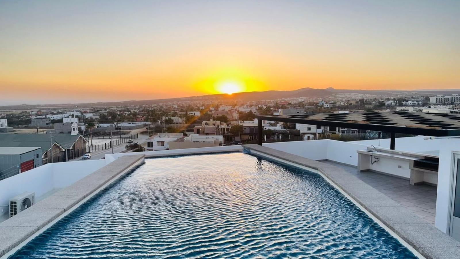 Primer Piso , 3 Recamaras+2.5 Banos +alberca Apartamento Cabo San Lucas